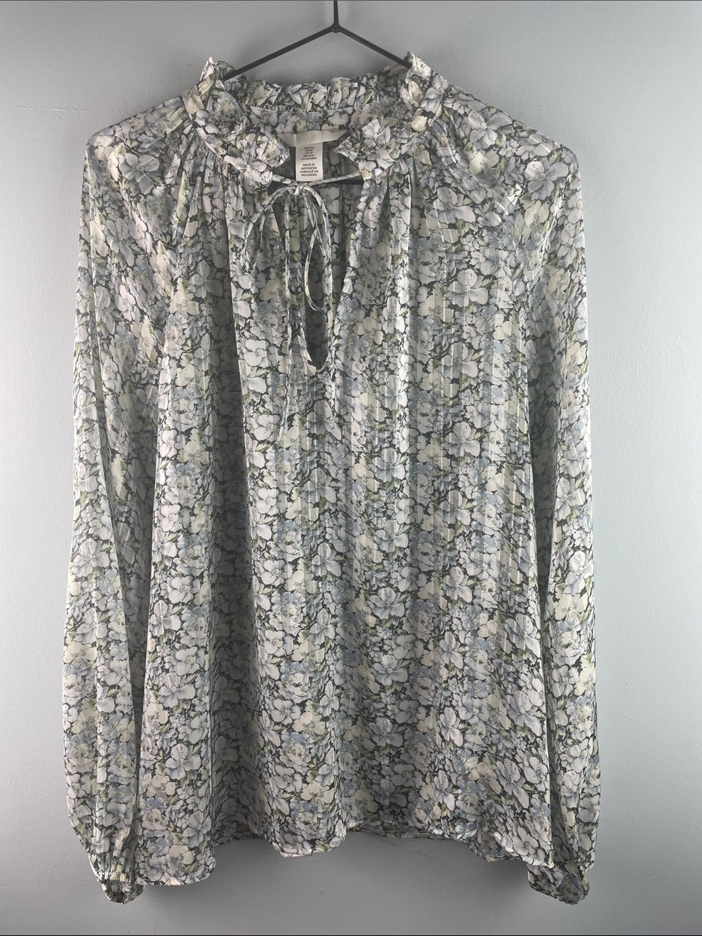 H&M Pleated Floral Tie-Neck Blouse Size XS